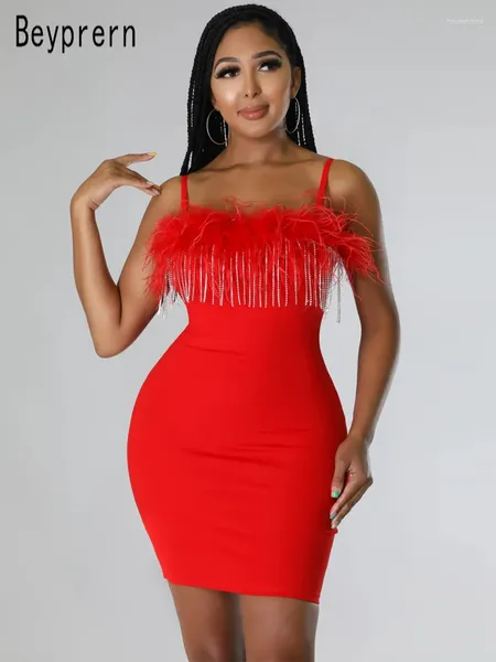 Vestidos informales Beyprern Hermoso sin mangas Sin mangas Rhinestones de plumas Deatils Mini vestido Glam Off Hombro Bodycon Lentejuelas Night Clubwear