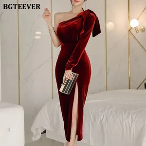 Robes décontractées bgteever automne hiver élégant slash coue femme divisé bodycon velvet robe élégante paquet mince manche mince hanche