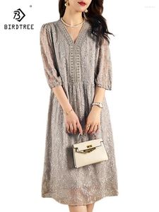 Robes décontractées Birdtree mûrier soie broderie robe élégante pour femmes style français vintage col en v 2024 été gris D414107QC