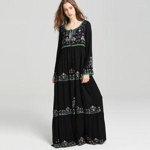 Robes Décontractées Robe Noire Floral Brodé Boho Vintage O-cou Gland À Manches Longues Hippie Femmes Marque Vêtements