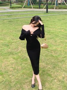 Robes Décontractées Noir Tricoté Côtelé Midi Pour Femmes Col En V Élégant Vêtements Coréens À Manches Longues Plis Vestidos Robe Moulante Automne Hiver