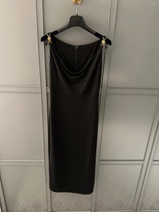 Robes décontractées Robe mi-longue noire sans manches, coupe ajustée