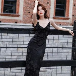 Casual jurken Black Suspender Jurk Women 2024 Hepburn -stijl Balljurk hoogwaardige kleding Temperament Lange feestavondjurken.