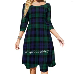 Robes décontractées Blackwatch Tartan |Robe moderne à carreaux bleu et vert, col carré, grande taille, élégante pour femmes, taille serrée, principale