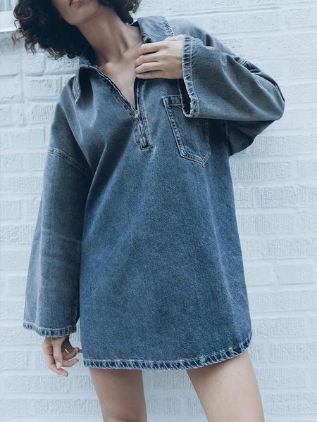 Robes décontractées Robe en denim bleu 2023 Style d'automne Rétro Revers à manches longues Jupe ample pour femmes avec poches plaquées sur la poitrine.