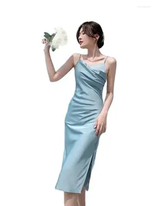 Vestidos casuales Vestido de tirantes azul para mujeres Verano Textura satinada Sentido de gama alta Slim Fit Temperamento Diseñador Slit Vestidos