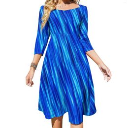 Robes décontractées robe de vague bleue été imprimé abstrait femmes élégantes trois quarts conception esthétique grande taille