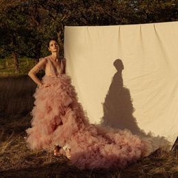 Vestidos informales Blush Pink Vestidos de novia de tul con gradas con tren sin espalda Ver a través de mangas completas Vestido formal de fiesta bastante esponjoso