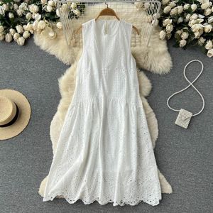 Casual jurken Boheemse mouwloze lange jurk Witte Hollow Out borduurwerk zomer dames losse elegant strand katoen chic kleren