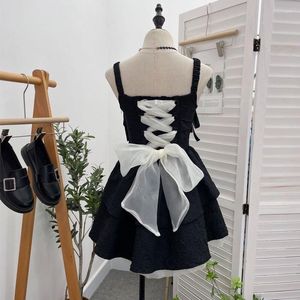 Robes décontractées nœud sangle robe pour femmes ceinture gonflé gâteau court Mini 2023 mode français noir