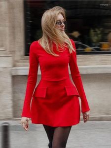 Abiti casual Chic Red Donna Tasche Mini abito Elegante dolcevita Manica lunga Slim Pendolarismo 2023 Lady Solid aderente A-line Robe