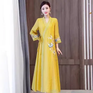 Robes décontractées Robe de style chinois Femmes Début Printemps 2024 Été Col V Han Rétro Brodé Lâche Lace Up K350