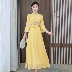 Robes décontractées Style chinois amélioré Cheongsam robe 2023 été mère rétro broderie élégante mode col montant dame Qipao H181