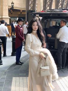 Vestidos casuales Vestido chino con cuello en V para mujer Otoño e invierno de gama alta Exquisita moda francesa Slim Fit Ropa femenina larga