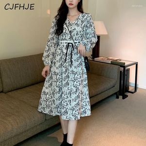 Robes décontractées cjfhje Floral Long Robe Femme coréen One Piece Office Lady Imprimer Designer Vintage Chic V-Neck Slim Elegant