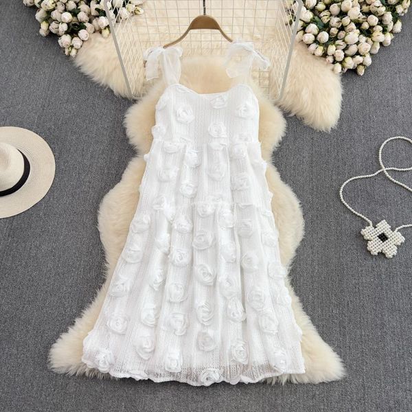 Vestidos casuales de las mujeres de Clothland Mini vestido blanco dulce 3D Flowear sin mangas sin espalda recto femenino lindo Cami Vestidos QB92Casual