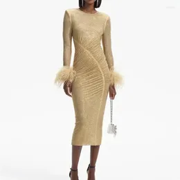 Collection de robes décontractées 2024 Automne Diamants jaunes Plumes sexy design de mode mince robe midi de haute qualité Vêtements