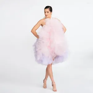 Robes décontractées Couleur assortie Chic à travers la robe de bal Tulle Volants Dos nu Halter Soirée Longueur au genou Kimono Robe froncée à plusieurs niveaux Puffy