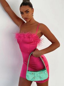 Robes décontractées combhasaki femmes d'été couleur solide manches sans manches spaghetti bracelet plume bodyconcone backless peu court mini club de fête de robe de glissement