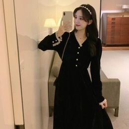 Casual jurken Court Style Slim Taille Black Velvet Dress Women Fashion Elegant Party Ladies Autumn Vintage Long Sleeve Base