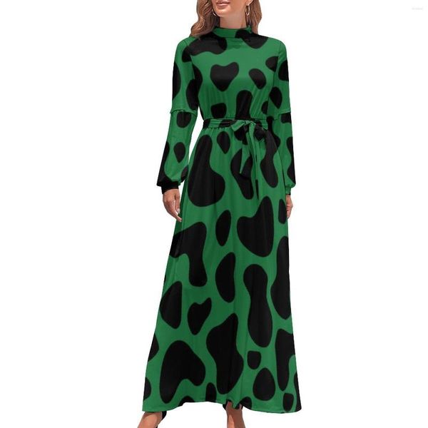 Robes décontractées Cow Imprimer Clover Irish Gift Robe Green et Black Spotts Streetwear Beach Feme Long Manche haute taille Maxi