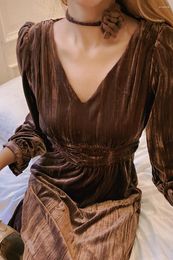 Robes décontractées Dabuwawa Velvet Long pour les femmes Décoration de fête drapée Luxe en V Vies Slim Empire Jupe Christmas DM1CDR058