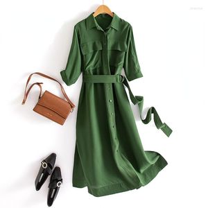 Robes décontractées vert foncé robe chemise en soie lourde 2023 ceinture d'été sangle tempérament revers mûrier haute qualité femmes