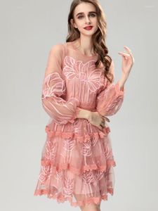 Casual jurken Designer Apring zomer tule jurk vrouwen lantaarn mouw roze borduurwerk bloem mesh ruches cake dames feest