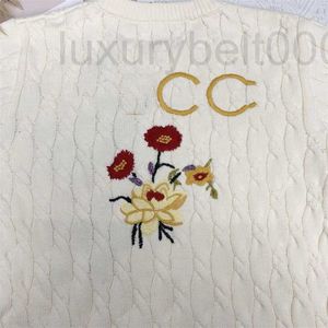 Designer de robes décontractées Nouveau style tricot blanc industrie lourde broderie de fleurs jupe tricotée une pièce 0LJT