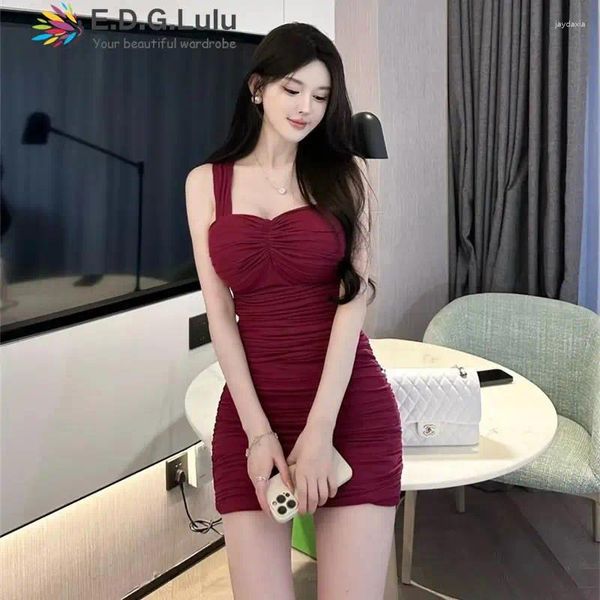 Robes décontractées Edglulu Summer Sexy Sans manches sans dos Mini pour les femmes 2024 Spaghetti Strap sans bretelles rouges Robe bodycon Robe 0322