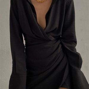 Casual jurken Elegant zwart gewatteerd schouderhemd voor vrouwen lange mouw mode sexy ruches avondfeest mini jurk wit 221007