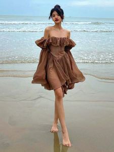 Robes décontractées élégante robe corset en mousseline de soie marron évasé à manches longues Mini vacances courte fête volants Slash cou tenue 2023