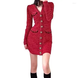Robes décontractées Élégant Lady Red Tweed Robe Vintage Quatre Poches À Manches Longues Tricot Printemps 2024 Taille Haute Robes De Laine Pour Les Femmes