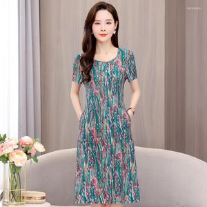 Robes décontractées élégantes Midi pour femmes 2023 manches courtes femmes d'âge moyen robes d'été de haute qualité coréen