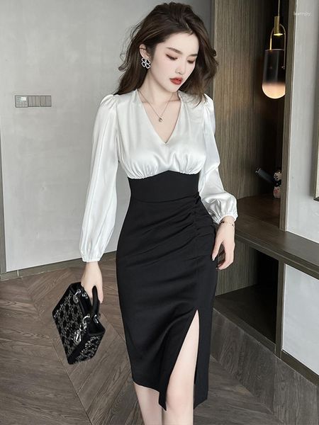 Robes décontractées élégant banlieue professionnelle Midi pour les femmes 2023 Black Blanc Partager Robe Satin Bubble Slite Slit Robe Office Lady