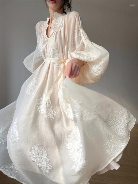 Robes décontractées Robe brodée Femmes Automne 2024 Mode Élégante Femme Robe Français Vintage Vêtements Soirée Soirée Coréenne Blanc