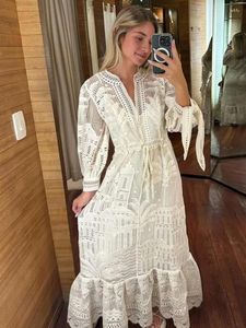 Casual jurken geborduurd witte kanten midi jurk elegant voor vrouwen mode lente zomer boho strandstijl lange mouw uit hol in