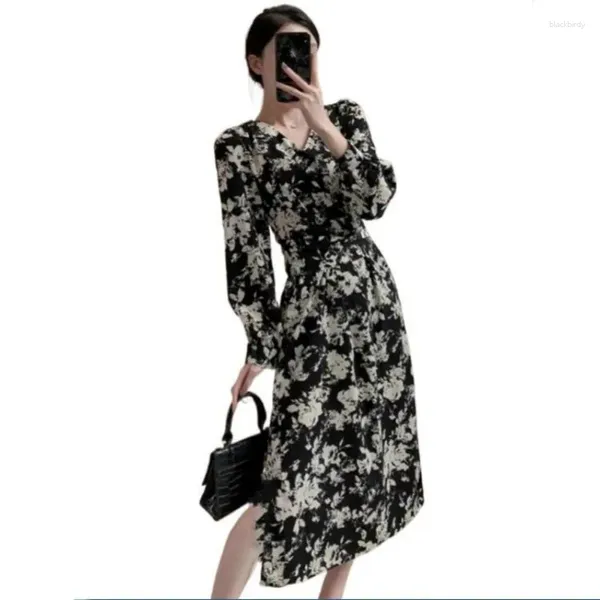 Robes décontractées style Angleterre Automne femme mode élégant robe imprimée de floral noir élégant 2024 Spring Chic Bure