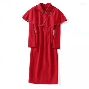 Robes décontractées européennes et américaines pour femmes automne 2023 revers à capes à manches longues robes noire rouge à la mode rouge