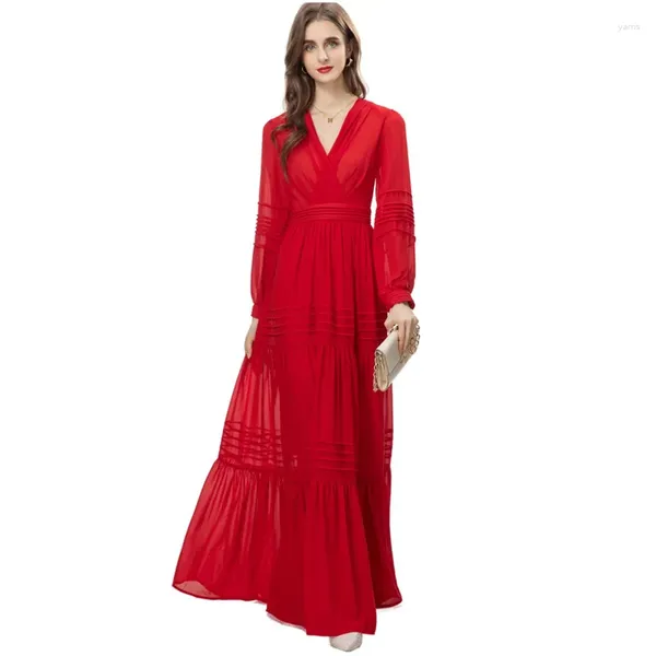 Robes décontractées Style européen 2024 Printemps Été Sexy Col V Plissé À Manches Longues Longueur De Plancher Rouge Mousseline Maxi Robe