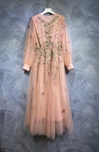 Robes décontractées Robe de jupe large de patte de designer à la mode européenne automne nouvelle maille col rond robe longue brodée