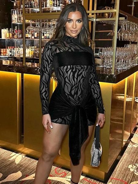 Robes décontractées Mode à manches longues Bandage Court Party pour femmes 2024 Hiver Mesh Imprimer Velvet Patchworkk Package Hip Night Club Outfit