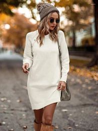 Robes décontractées Mode lâche col rond bouton tricoté femmes robe élégante à manches longues épais pull blanc hiver vintage doux tricot