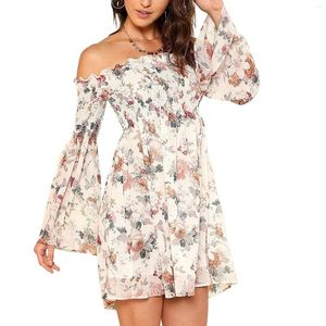 Robes décontractées Fashion Ruffle à manches longues mini robe sexy slim fit collier droit sur les femmes épaule floral imprimé plissé