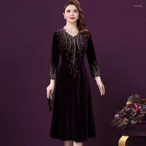 Robes décontractées de la mode de la mode robe de fête en velours en velours puissant plus taille trois manches de luxe jupe longue luxe en gros