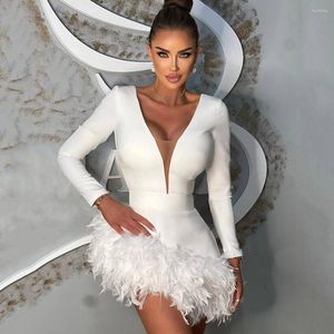 Robes décontractées plumes femmes Sexy col en V à manches longues plume noir blanc Mini robe de pansement 2023 élégante soirée Club fête