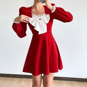 Robes décontractées Femme Insta Noël Bow Robe rouge Dentelle Couture Ins Institute Wind Restauration des manières antiques TempéramentCasual