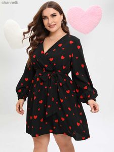 Casual jurken Finjani Plus size jurken voor vrouwen 2022 Zomer Alllover Heart Print Belted Midi Dress Elegant Heart Pattern Dress L230520