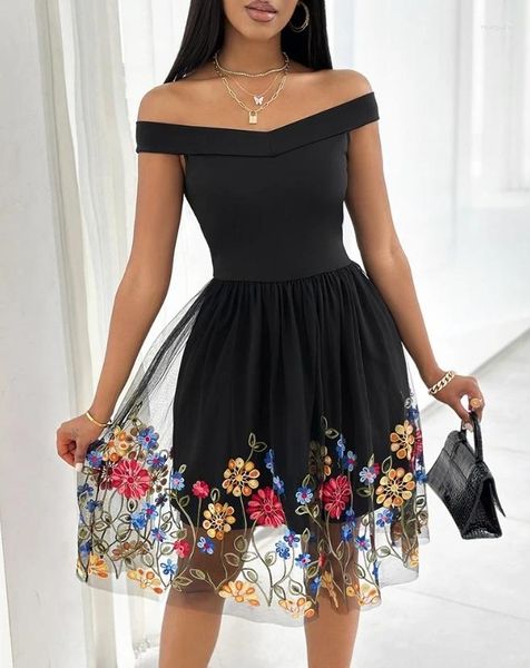 Vestidos informales Flor bordada fuera del hombro Vestido midi Una línea Una línea Tarjeta de cuello Manga corta Longitud de la rodilla Mujer