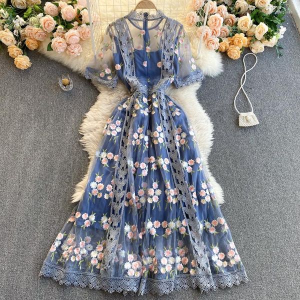 Vestidos casuales Flor bordada Malla Mujer Manga acampanada Soporte Floral Azul Ahuecado Largo Primavera Verano Pasarela